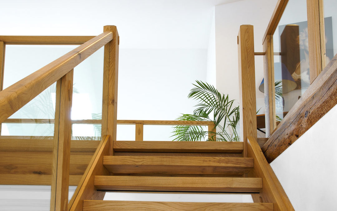 Handwerkliche Holztreppe: Massiv, langlebig und exklusiv